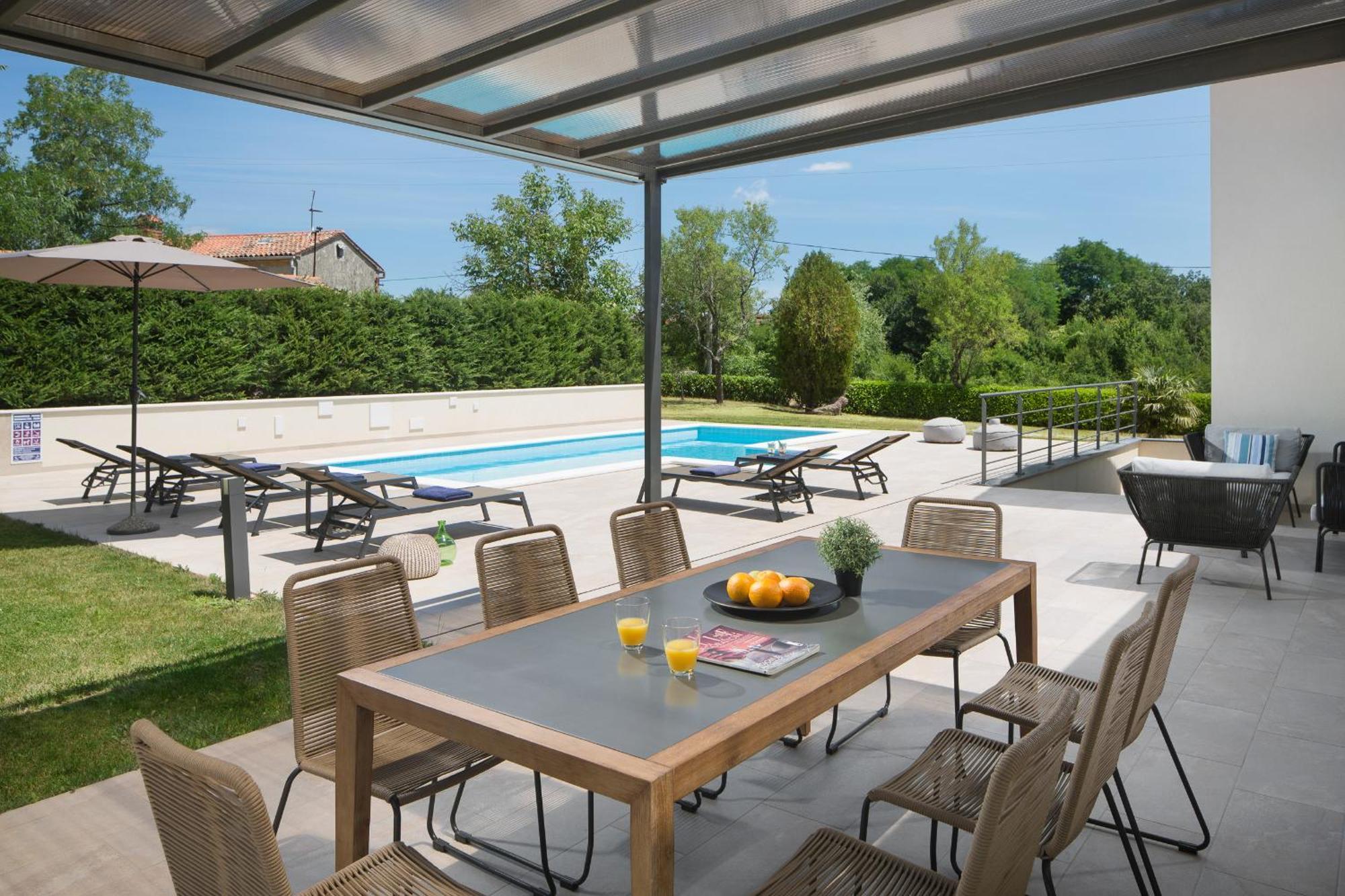 Villa Del Sol With Large Garden Perfect For Families Labin  Kültér fotó