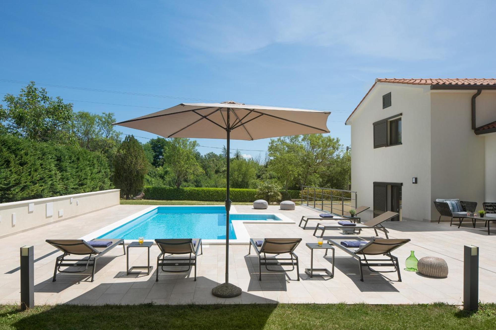 Villa Del Sol With Large Garden Perfect For Families Labin  Kültér fotó
